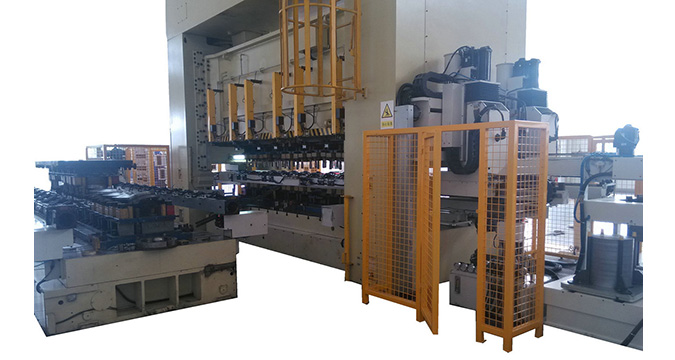 沖壓機(jī)械手和人工沖壓的應(yīng)用優(yōu)勢比較