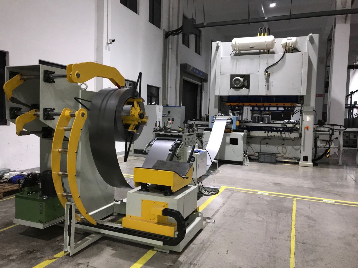 怎樣建立起以三次元機械手為核心的自動化沖壓生產(chǎn)線？