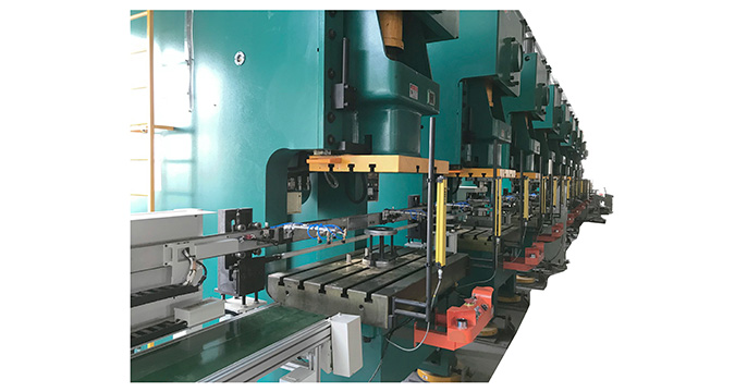 沖床連桿機(jī)械手9臺(tái)連線